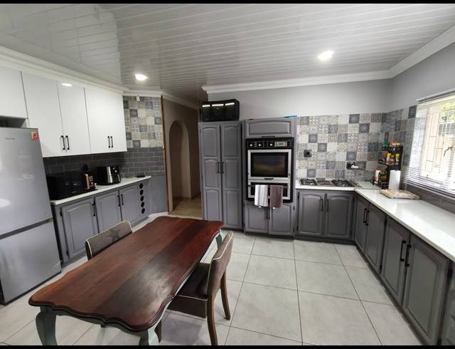 3 BEDROOM HOUSE FOR SALE IN SAFARI GARDENS